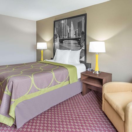 Super 8 By Wyndham Hebron Lowell Area Exteriér fotografie