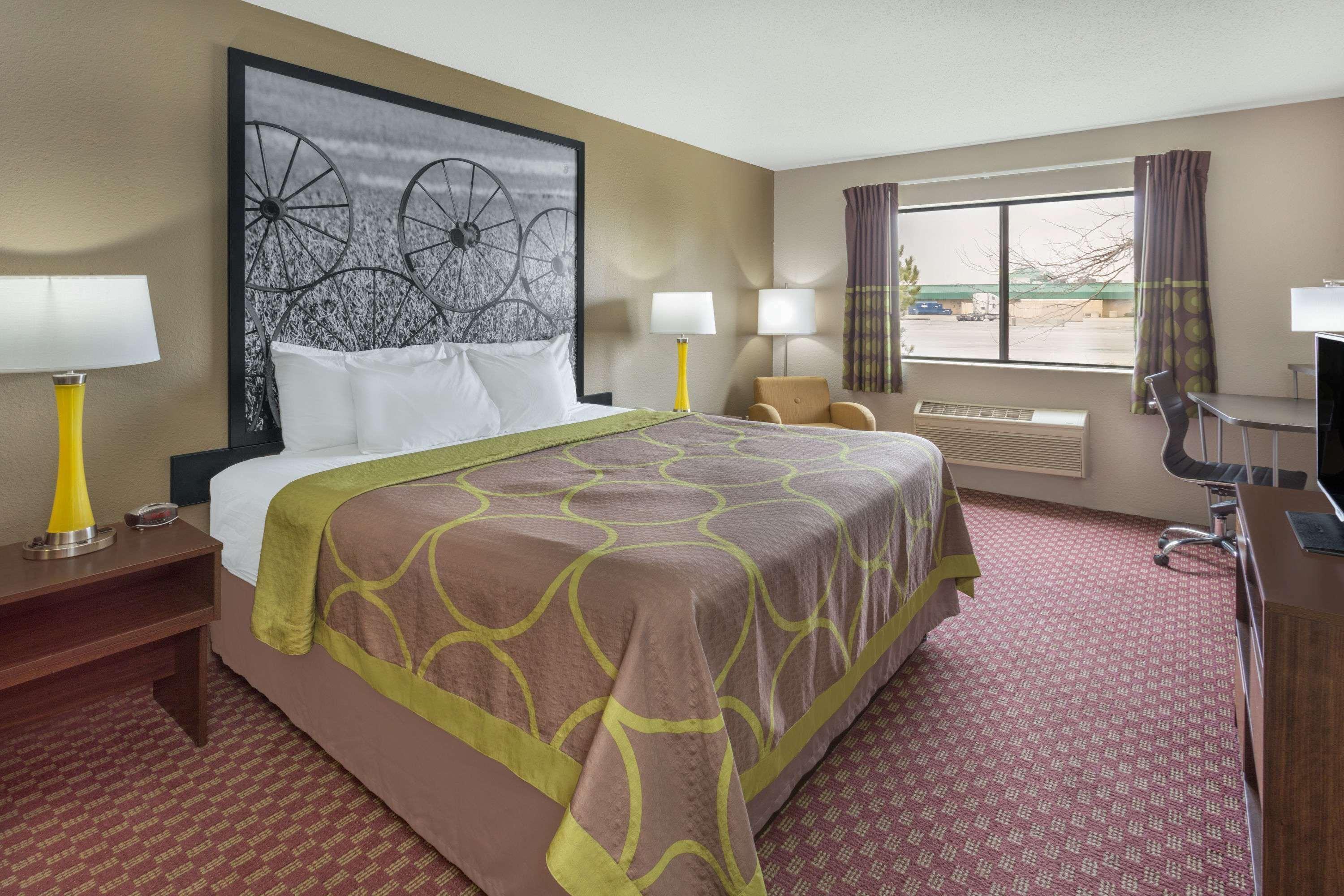 Super 8 By Wyndham Hebron Lowell Area Exteriér fotografie
