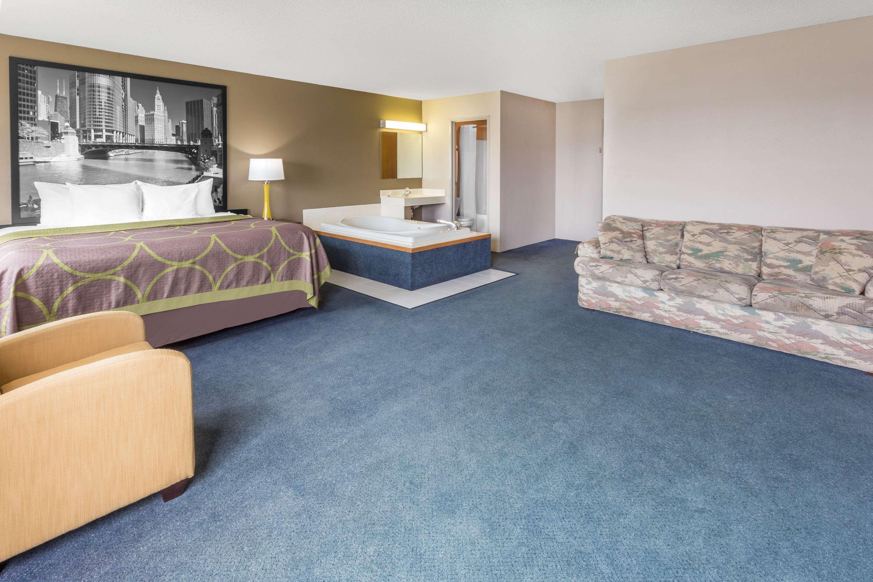 Super 8 By Wyndham Hebron Lowell Area Exteriér fotografie