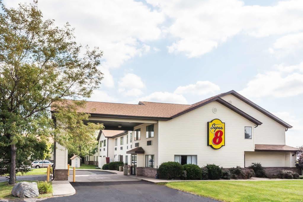 Super 8 By Wyndham Hebron Lowell Area Exteriér fotografie